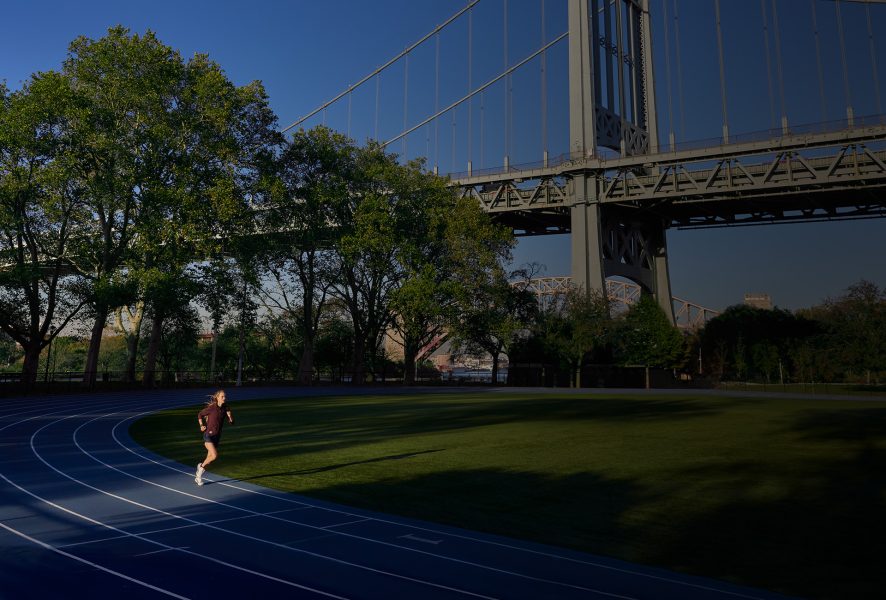 Умные часы Garmin Forerunner 265 белые с бело-синим ремешком